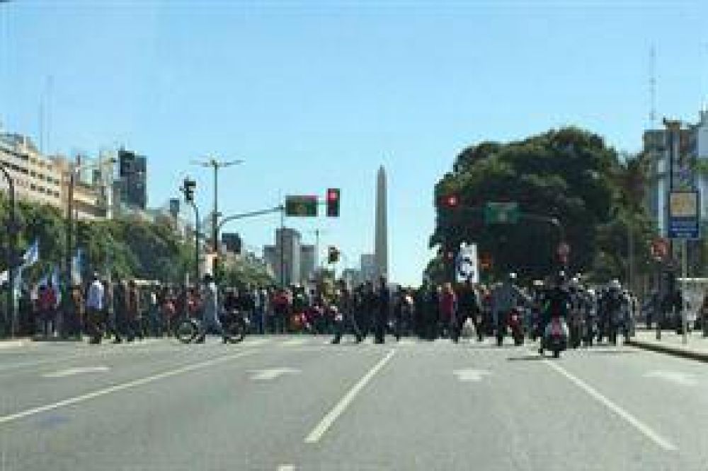 Corte total en Avenida de Mayo y 9 de Julio por una protesta