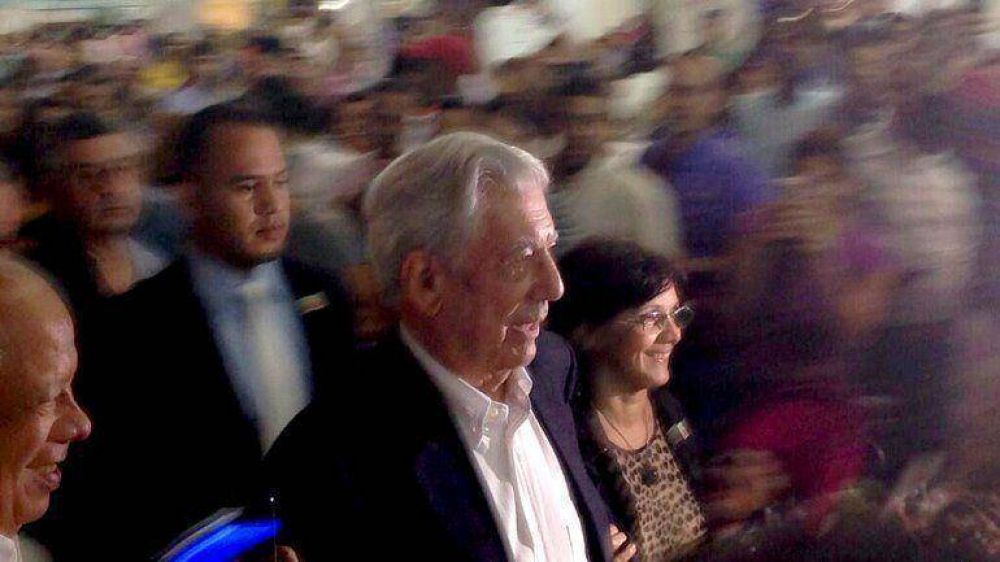 Vargas Llosa lleg� a Venezuela para respaldar a los opositores: 