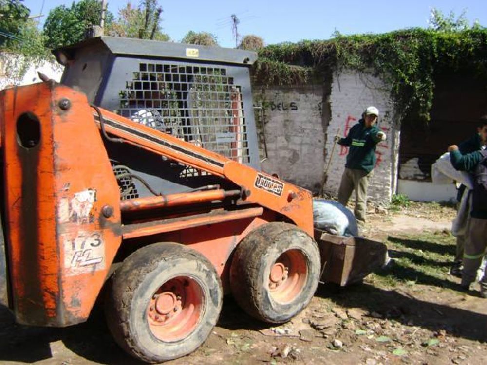 Operativo de limpieza en el Barrio Santa Ana de Boulogne