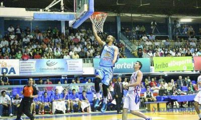 Regatas se qued� con el primer punto
