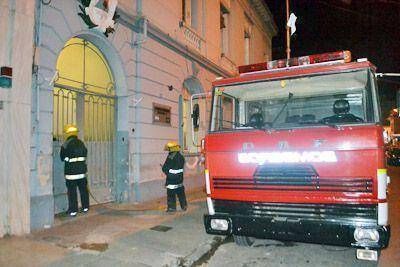 Revuelta en la Comisar�a Primera: amenazaron con quemar colchones y frazadas