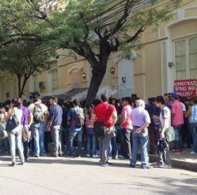 Desalojaron a alumnos y docentes del profesorado �Castro Barros�