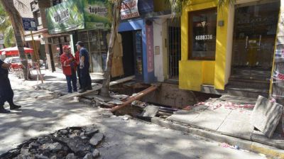Cambian ca�o cloacal en toda la cuadra del edificio del desmoronamiento