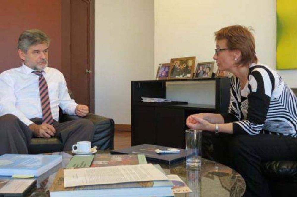 R�os se reuni� con el embajador Daniel Filmus por su llegada a la provincia