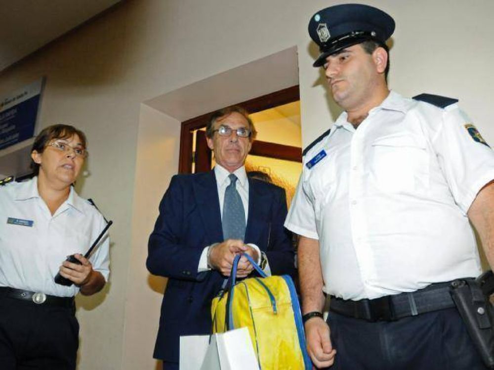 La Corte Suprema de Justicia estudiar� el pedido de cancelaci�n de matr�cula de Amelong