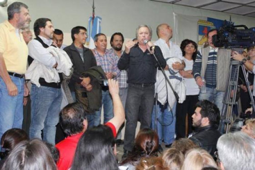Peralta dijo que el PJ �confrontar� en el 2015 aunque no confirmar� candidatura