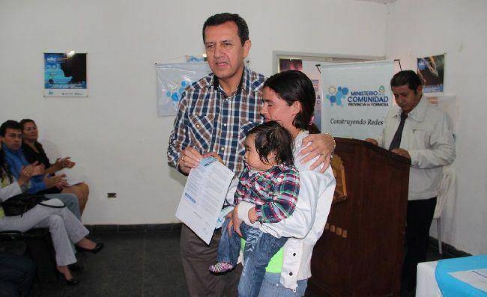 Villalba presidi� entrega de medio millar de nuevas tarjetas sociales en el interior