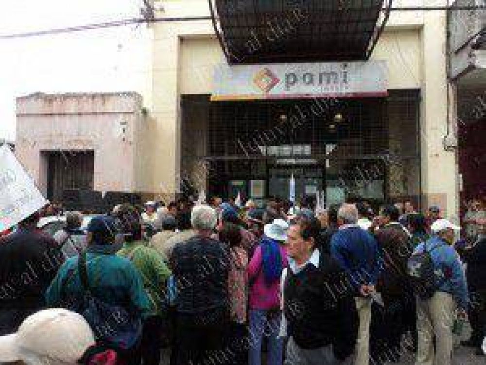 Conflicto en el PAMI Jujuy: nuevas manifestaciones de afiliados por incumplimientos en la reactivaci�n de los servicios de salud