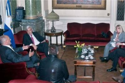 Acuerdo de YPF con Repsol: Buzzi acompa�� a legisladores de Chubut