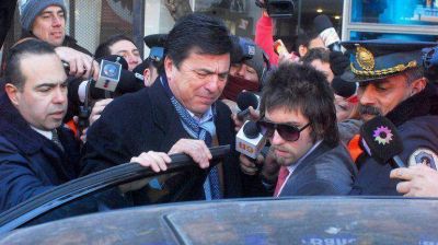 Podr�an allanar domicilios de Passarella por la denuncia de la nueva comisi�n de River