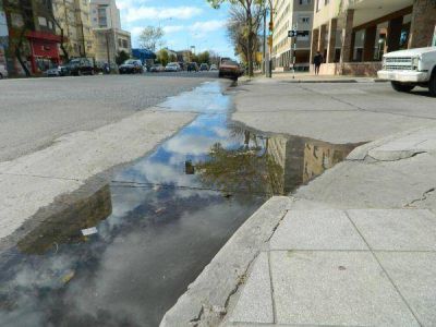 OSSE Y EMVIAL trabajan para regularizar los vuelcos en v�a p�blica