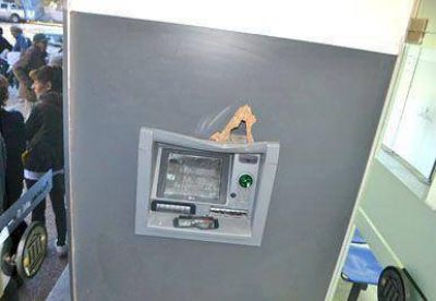 Da�aron el cajero autom�tico del Banco Naci�n de calle Sarmiento con fines de robo