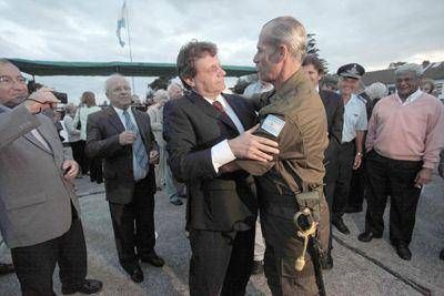 Pusil�nime Pulti, desahuciado, con Milani nos entrega al poder K