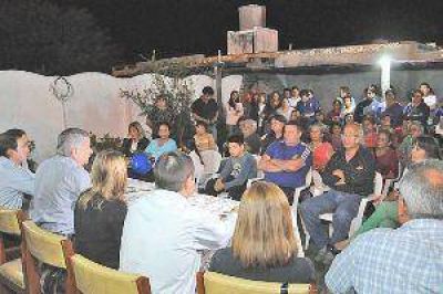 El intendente Hugo Infante anunci� mejoras para el barrio Borges