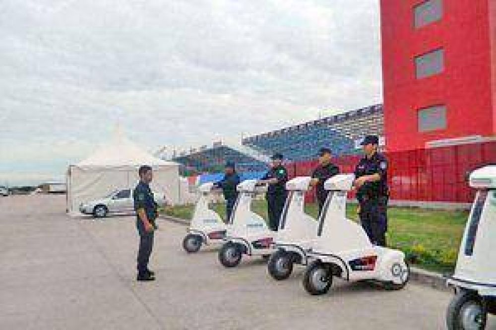 Entregan 20 ecom�viles para la seguridad del Aut�dromo