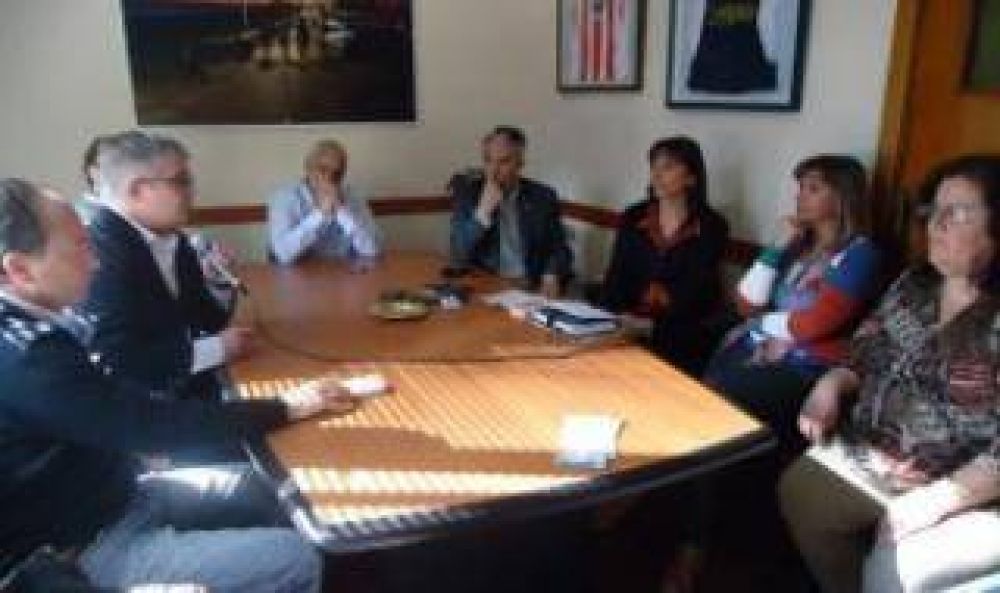 Monte Hermoso: Intendente Fern�ndez lanz� la carrera universitaria de Enfermer�a en Monte Hermoso