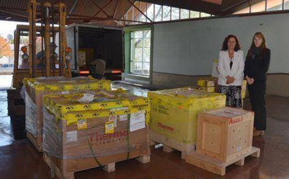 El Gobierno Municipal recibi� equipamiento para el Laboratorio de An�lisis Ambiental