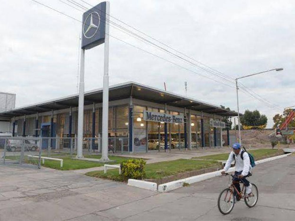 En un certero golpe, una banda de seis ladrones rob� medio mill�n de pesos de Nihuil Motors