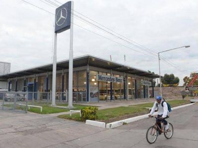 En un certero golpe, una banda de seis ladrones rob� medio mill�n de pesos de Nihuil Motors