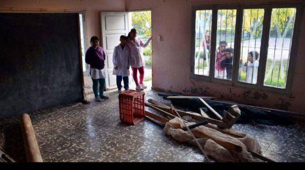 Padres piden que inicien la refacci�n de una escuela