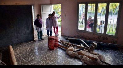 Padres piden que inicien la refacci�n de una escuela