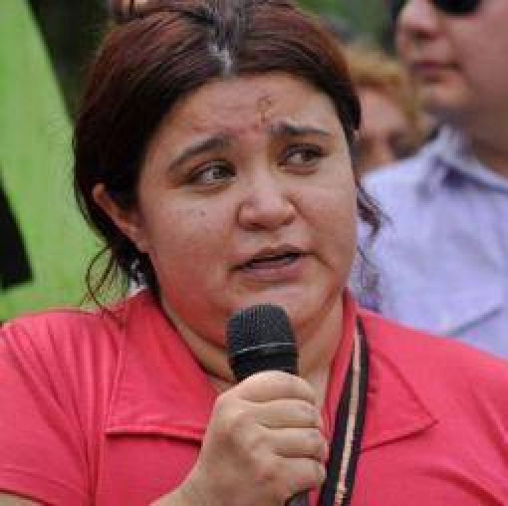 Diputados oficialistas impulsan sanciones a su par Lucia �vila