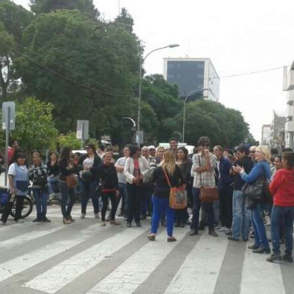 PIL municipales protestan frente a Casa de Gobierno