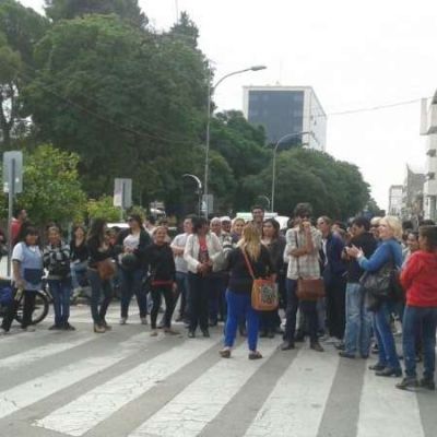 PIL municipales protestan frente a Casa de Gobierno