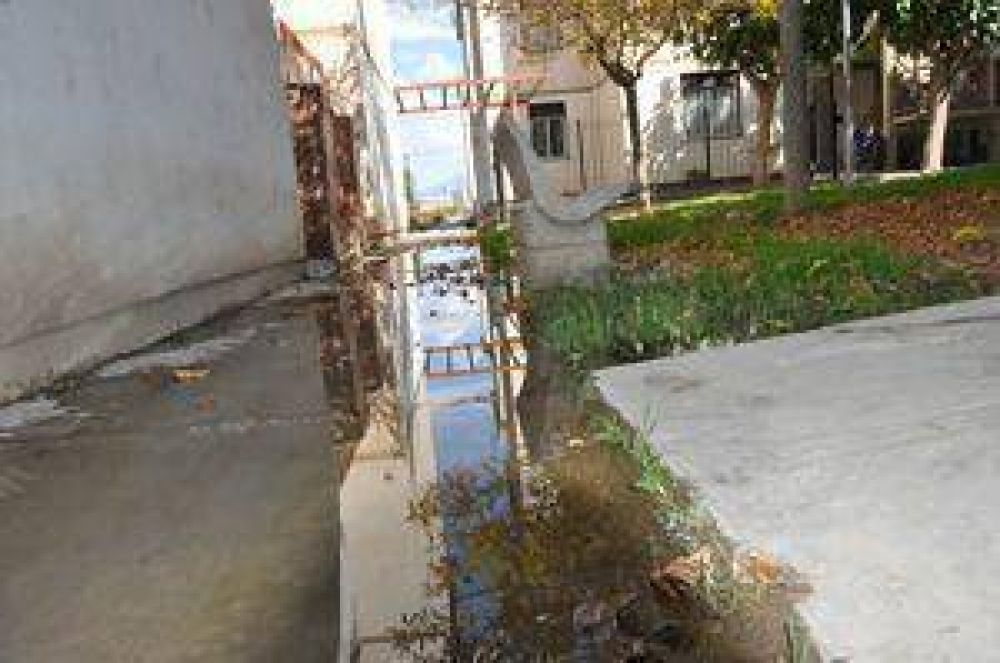 Barrio Soeva II: Vecinos se quejan por un pozo negro colapsado