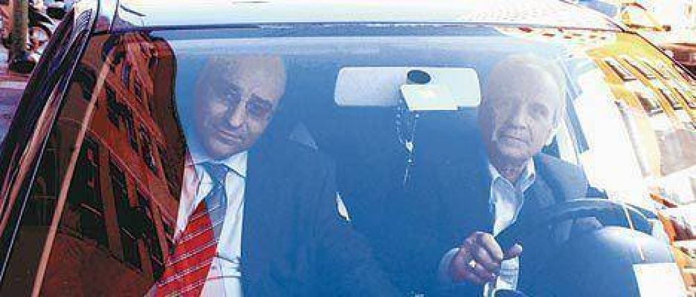La C�mpora va por el sill�n de Javier Fern�ndez en la AGN