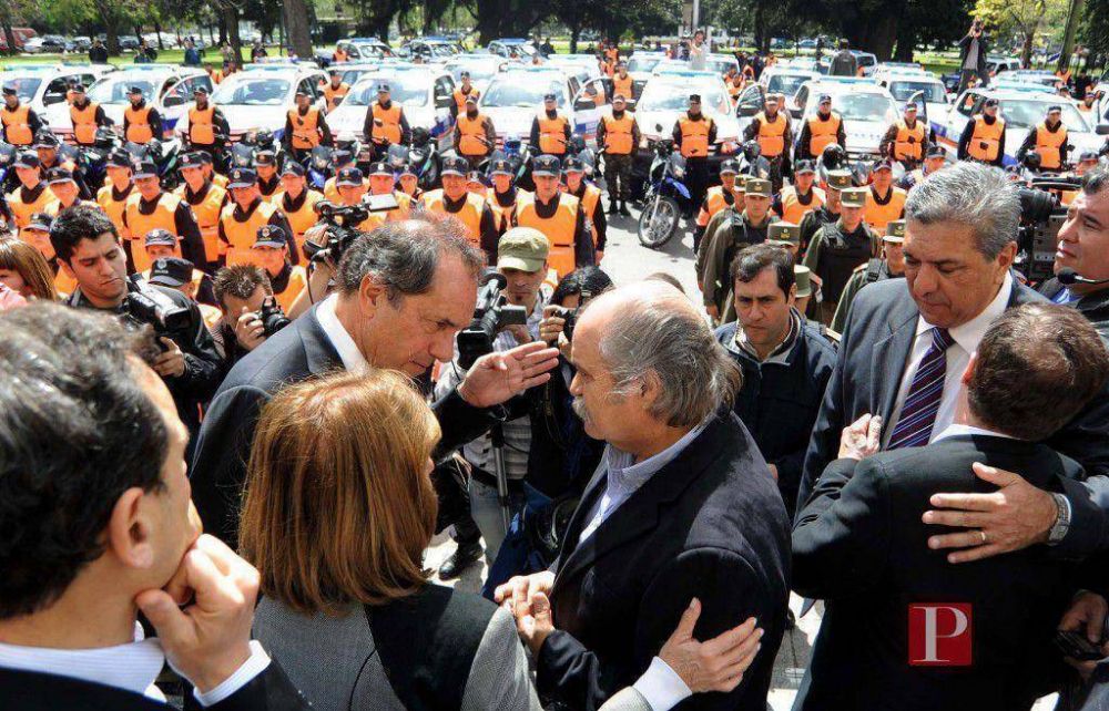 Polic�as se resignan porque no tienen nafta para patrullar lo que pide Granados