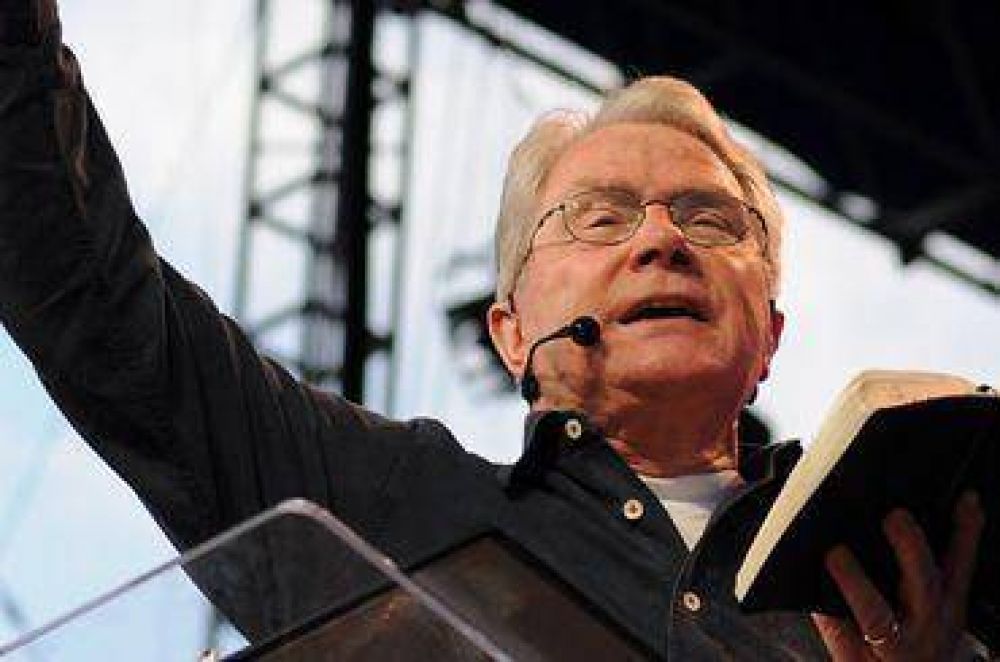 Luis Palau encabezar� un festival