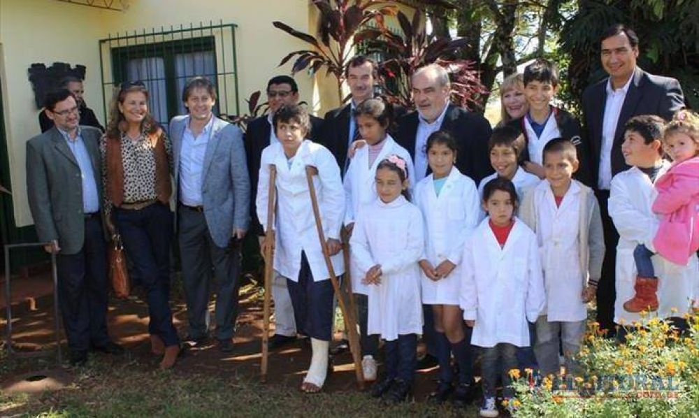 Colombi inaugur� obras en escuelas de la zona rural de Garav� y Colonia Uni�n