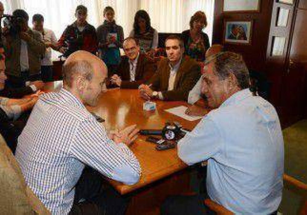 Quiroga busca unir el Oeste con el centro a trav�s de colectivos con carriles exclusivos