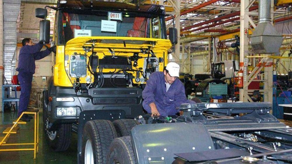 Por falta de actividad, dos plantas automotrices suspenden desde hoy a m�s de 1000 obreros