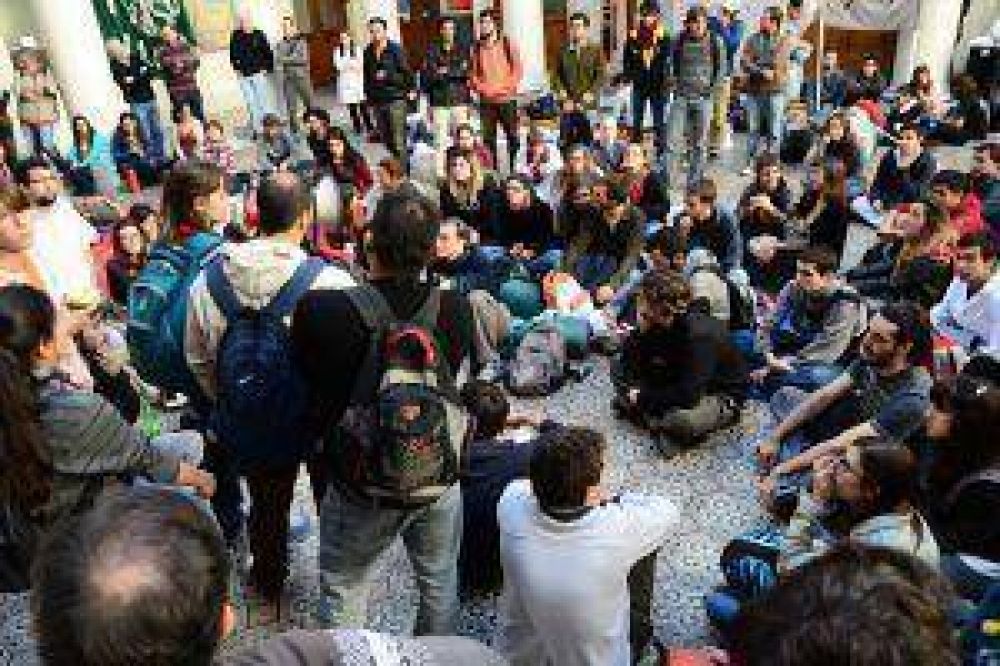 Rectorado llam� a un Consejo Superior Extraordinario tras protesta de Exactas