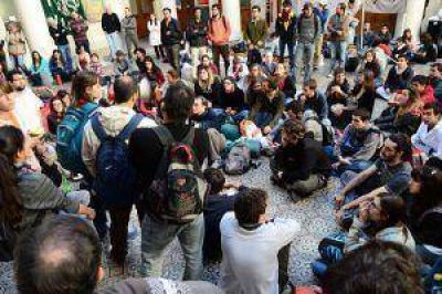 Rectorado llam� a un Consejo Superior Extraordinario tras protesta de Exactas