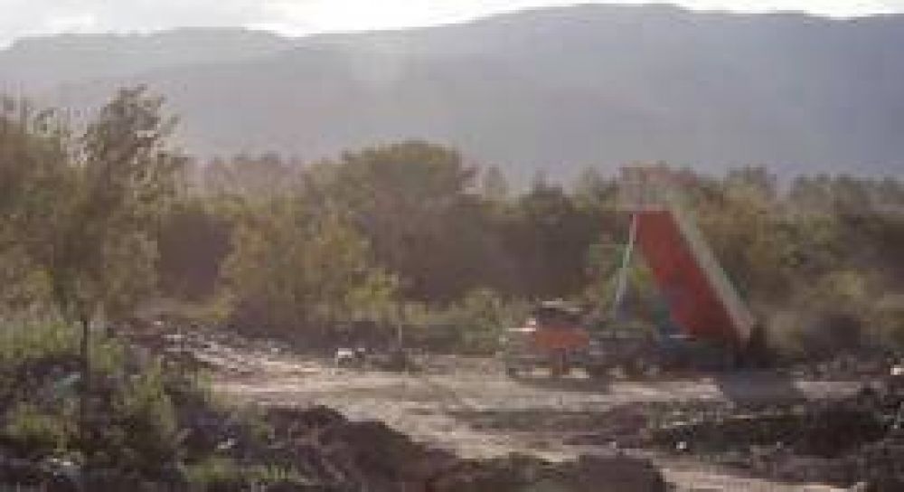 Vecinos de Yerba Buena quieren transformar un basural en un bosque