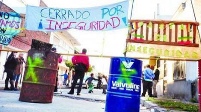 Cansados de los asaltos, los vecinos cerraron una calle