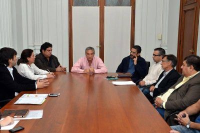 Empleados municipales recibir�n un premio anual de $1500 