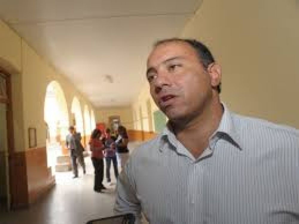 Dib Ashur sobre el paro docente: �Est�n afectando mucho a la escuela�