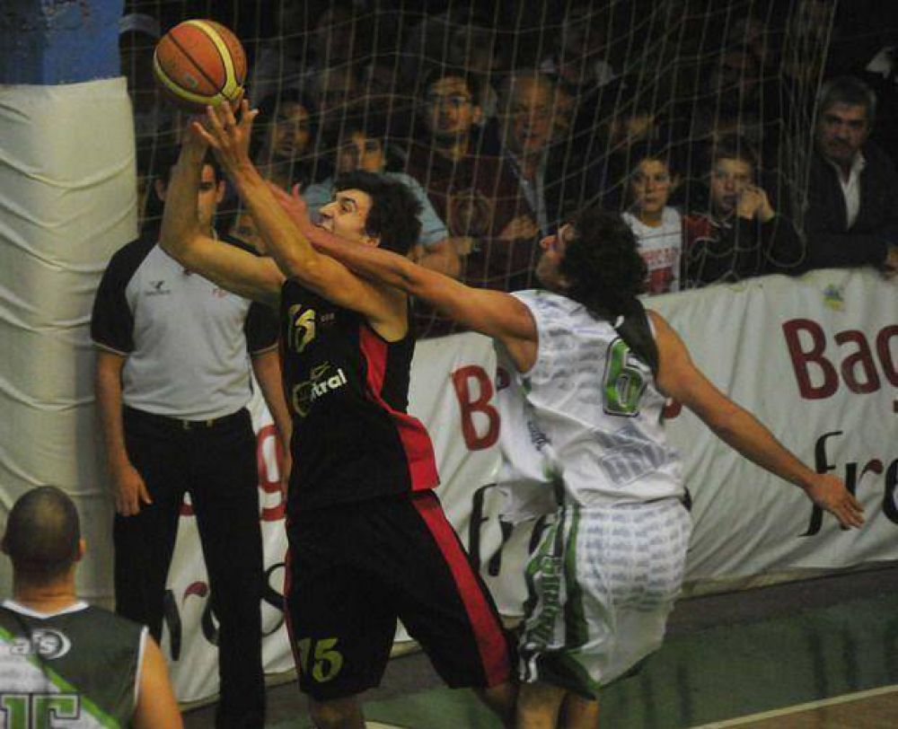Central estir� la paternidad y pas� a semifinales de la Liga Provincial de B�squet