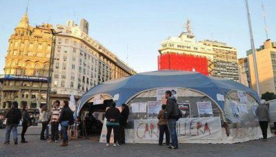 Se cumplen seis d�as de acampe