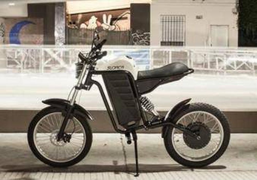 Estudiantes de la UBA: moto el�ctrica	 