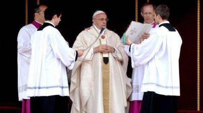 Francisco proclam� santos a Juan Pablo II y Juan XXIII