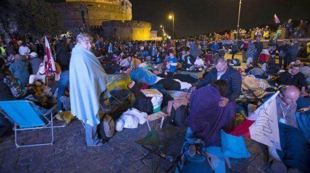 La Iglesia canoniza a los papas de Juan Pablo II y Juan XXIII en el Vaticano