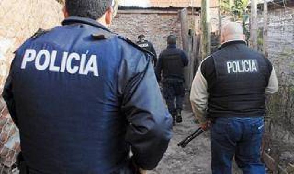 Megaoperativo de seguridad en Lan�s: Secuestraron armas, drogas y veh�culos