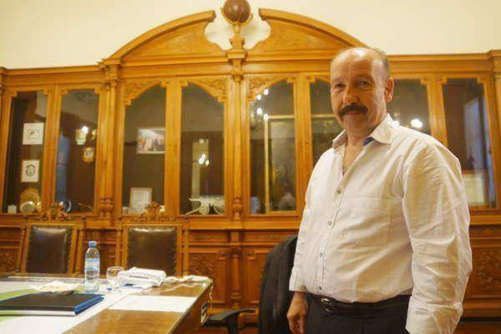 Inza efectiviz� los aumentos de sueldo de su planta pol�tica, incluido el suyo