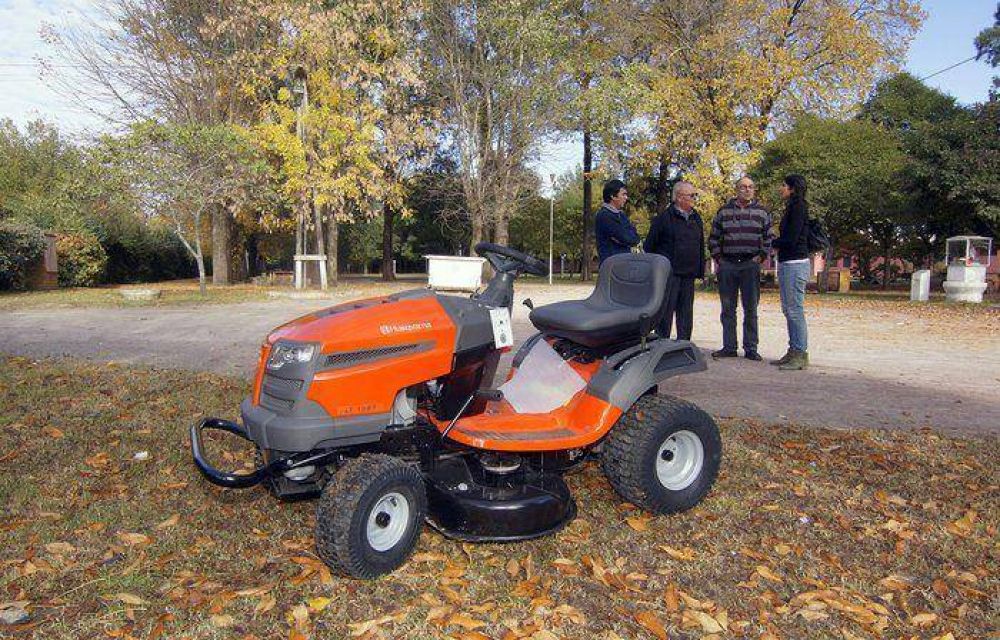 Se adquiri� un nuevo tractor para el Camping Municipal