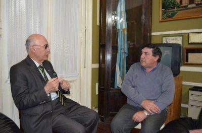 Jorge Santiago, delegado municipal de Caz�n: 